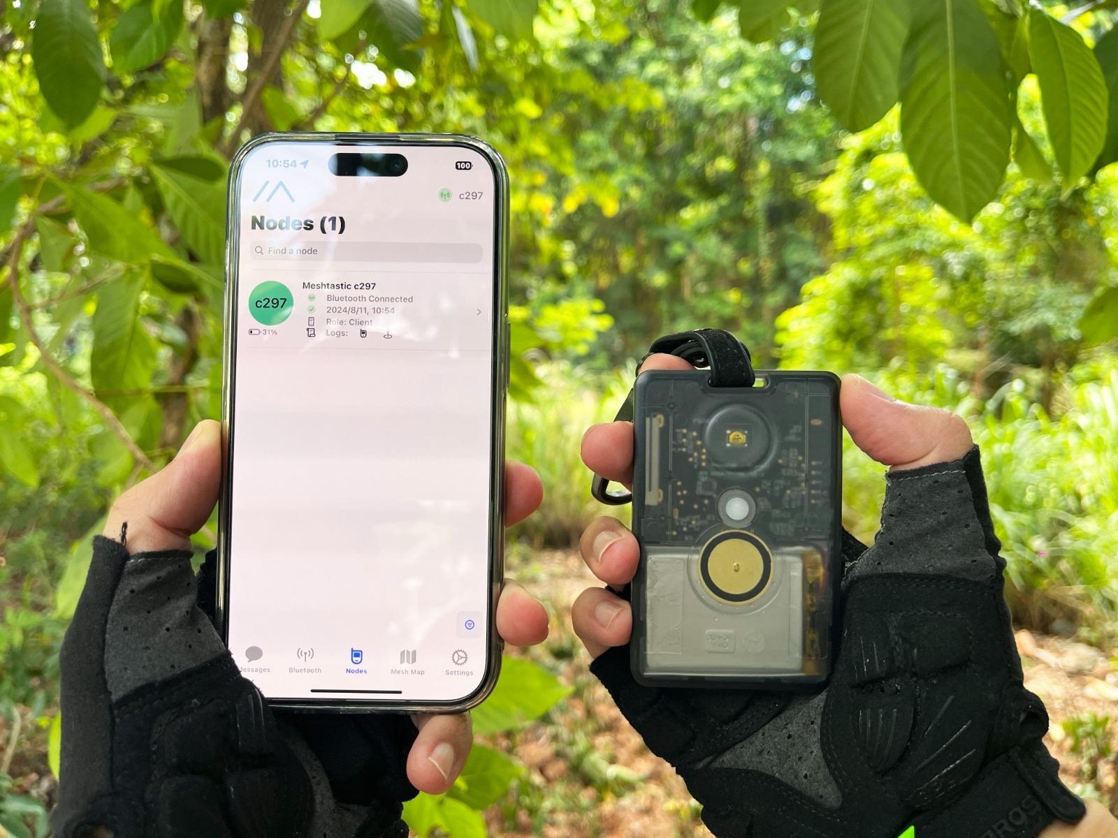 T1000-E 追踪器与手机配对使用场景展示