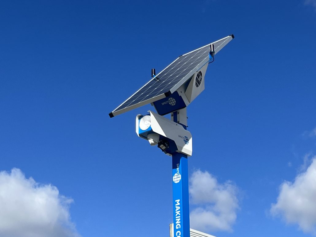 摄像头接入边缘AI保护居民安全